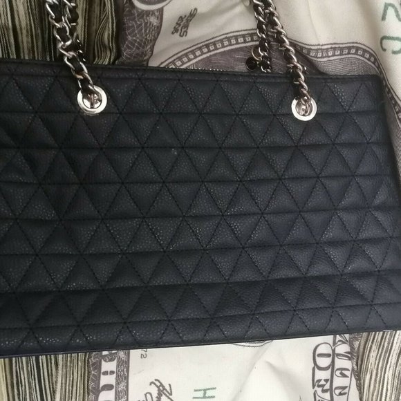 Guess Quilted Fleur Girlfriend Satchel / Purse - Picture 2 of 9